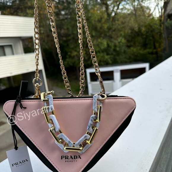 Prada crossbody/ cosmetic bag - Picture 6 of 10